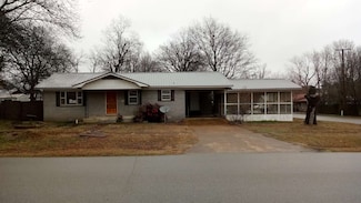 330 College St, Newark, AR 72562