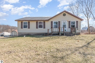 704 N Littlefield Rd, Weidman, MI 48893