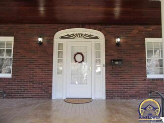 1220 SW College Ave, Topeka, KS 66604