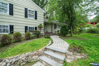 777 Frederick Ct, Wyckoff, NJ 07481