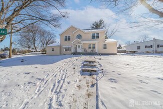 1 Harvey Cir, East Brunswick, NJ 08816