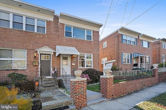 32 Underwood St NW, Washington, DC 20012