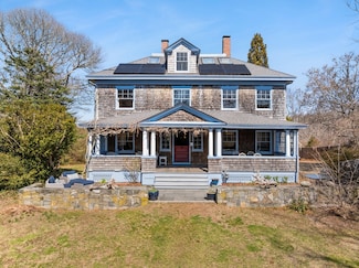 10 Quissett Ave, Woods Hole, MA 02543