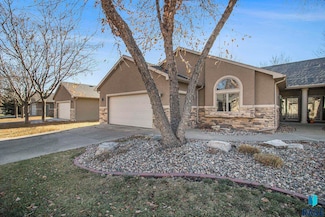 713 E 70th Place, Sioux Falls, SD 57108