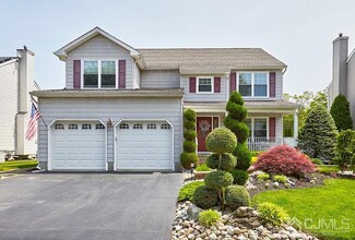 8 York Dr, Helmetta, NJ 08828