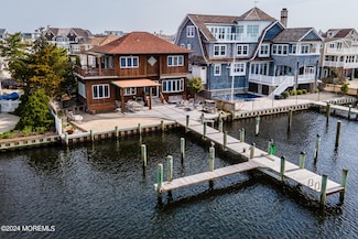 422 7th Ave, Mantoloking, NJ 08738
