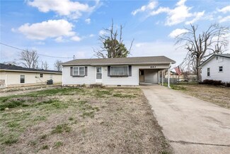 607 N 5th St, Rogers, AR 72756