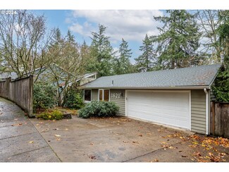 1621 Fircrest Dr, Eugene, OR 97403