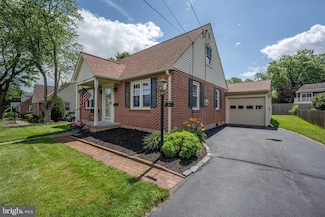 26 Highland Dr, Telford, PA 18969