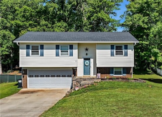 202 Queenland Ct, King, NC 27021
