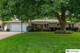 2811 S 74th St, Omaha, NE 68124