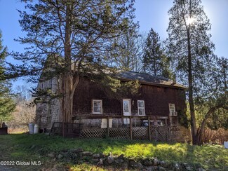 1111 van Hoesen Rd, Castleton On Hudson, NY 12033