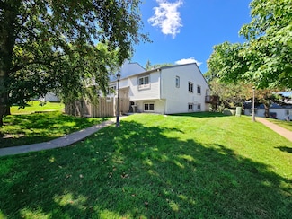 3419 Highlander Dr, Saint Paul, MN 55122