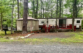 151 Dingman Dr, Milford, PA 18337