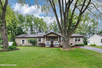 12 Lincoln Dr, Schenectady, NY 12302