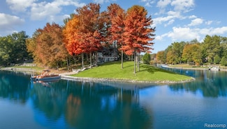 2380 Islanders Way, Gladwin, MI 48624