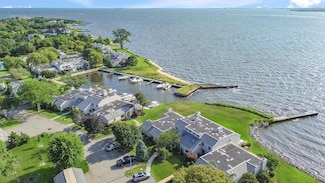27 Captains Dr Unit 302B, Islip, NY 11751