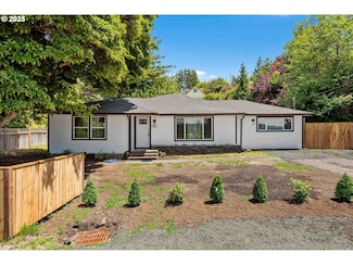 586 11th Ave, Coos Bay, OR 97420