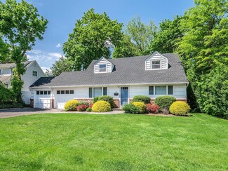 51 Bella Vista Ave, Glen Cove, NY 11542