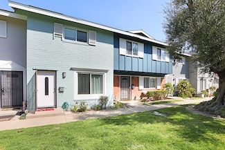 19752 Kingswood Ln, Huntington Beach, CA 92646