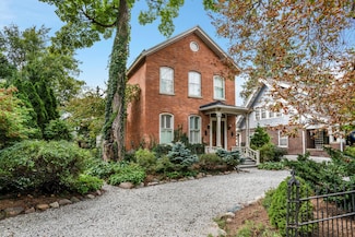 1319 W Huron St, Ann Arbor, MI 48103