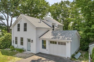 16 Grove St, Wolfeboro, NH 03894