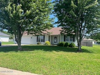 1341 E Airport Dr, Carthage, MO 64836