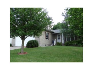 203 Tracy Ln, Williamsburg, IA 52361