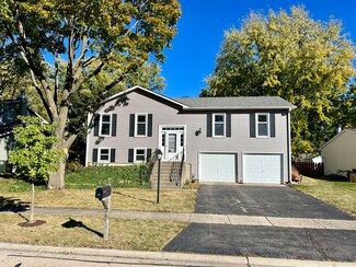 43 Essex Ln, Cary, IL 60013