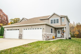 231 Nordic Ln, Slinger, WI 53086