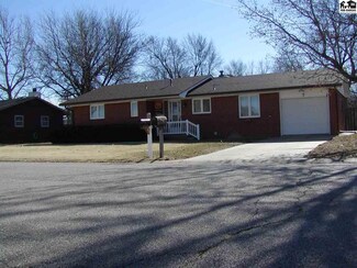 7 E Salina Dr, Haven, KS 67543