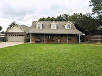 609 Shoreline Dr, Wichita Falls, TX 76308