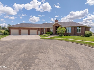 901 Corvette Cir, Bismarck, ND 58503