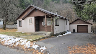 209 Mican St, Dunsmuir, CA 96025