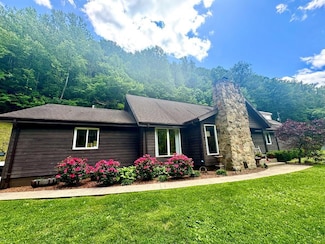 182 Jimmie Creek Rd, Regina, KY 41559