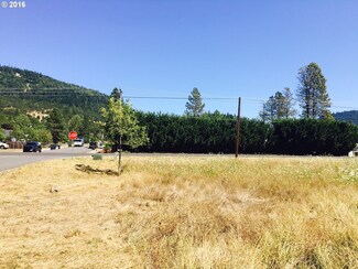 32 W 4th St, Lowell, OR 97452