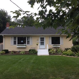 448 Webster St, Batavia, IL 60510
