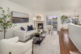 901 E Marine View Dr Unit 106, Everett, WA 98201
