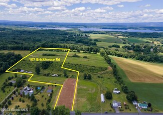 107 Brickhouse Rd, Stillwater, NY 12170