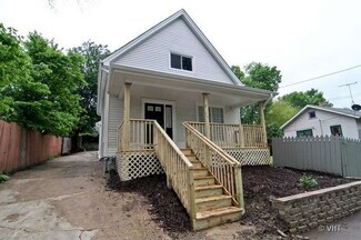348 Rosewood Ave, Aurora, IL 60505