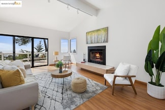 9175 Skyline Blvd, Oakland, CA 94611