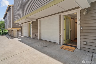 672 NE 40th St, Seattle, WA 98105