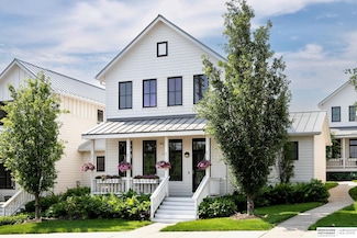 709 Pacific St, Omaha, NE 68108