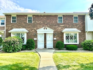 308 Blisswood Village Dr, Ludlow, MA 01056
