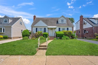 192 Whitehall Rd S, Garden City, NY 11530