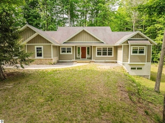 2577 Blue Meadow Dr, Traverse City, MI 49685