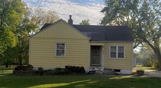 4137 E 27th St, Des Moines, IA 50317