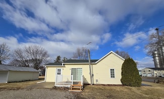 1015 4th St, La Porte City, IA 50651