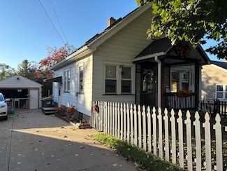 1462 Cleveland Ave, Waukesha, WI 53186