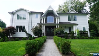 41 Sunset Rd, Demarest, NJ 07627